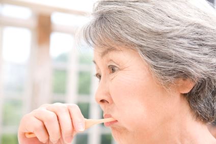 はみがきをするおばあちゃん はみがきをするおばあちゃん