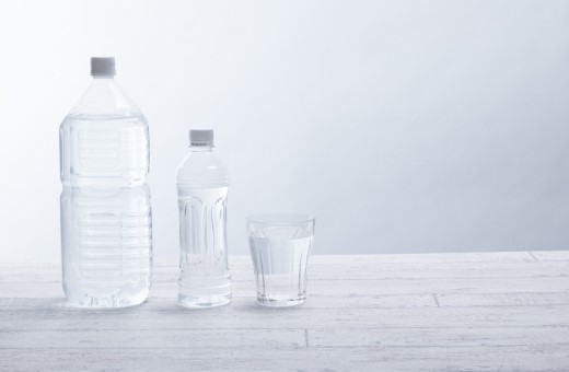 ペットボトルの水